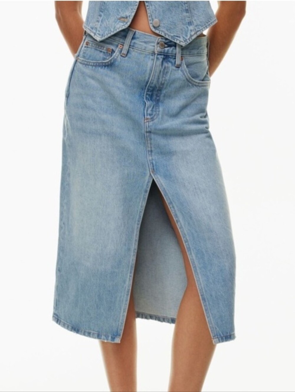 Denim Forum Skirt From Aritzia - Size 31 90's Halle Brand New With Tag